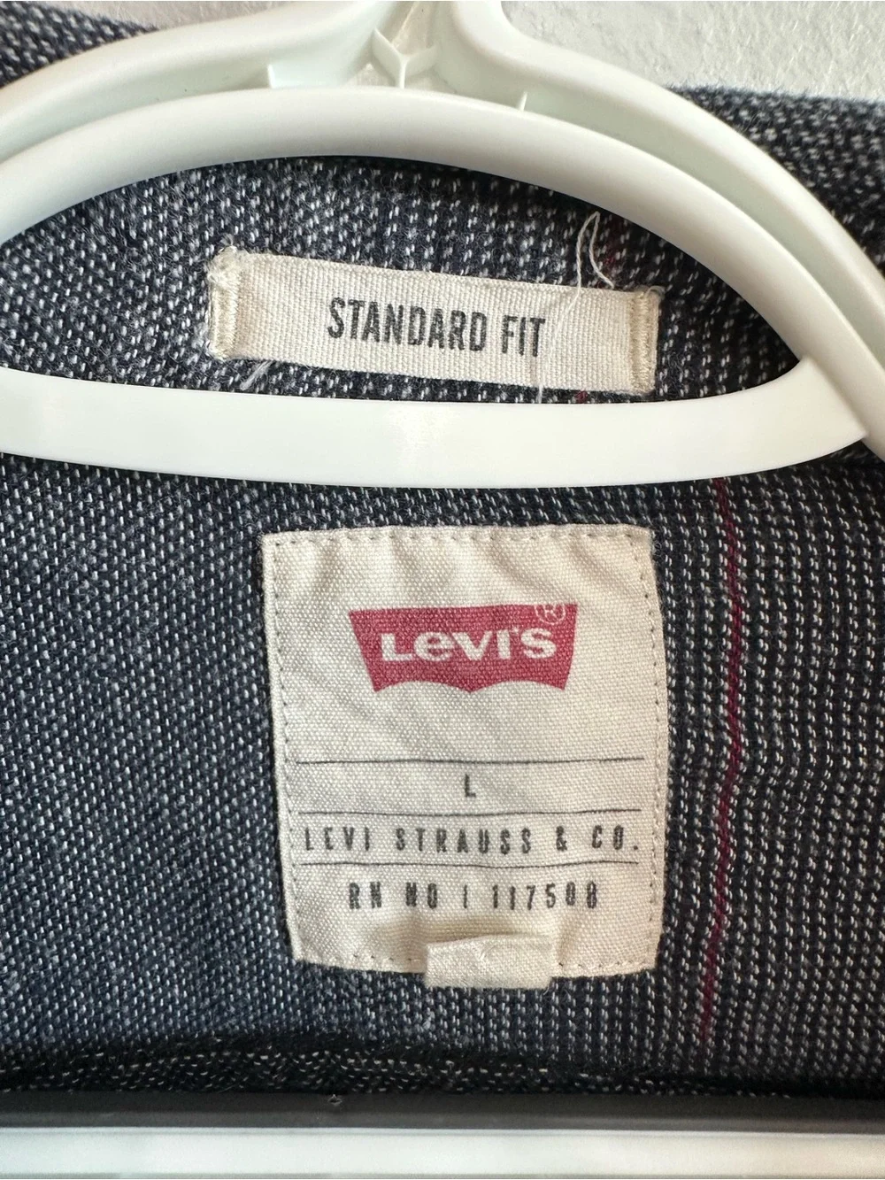 Levi’s Standard Fit Men’s Gray Plaid Button Front Shirt Size Large 100% Cotton